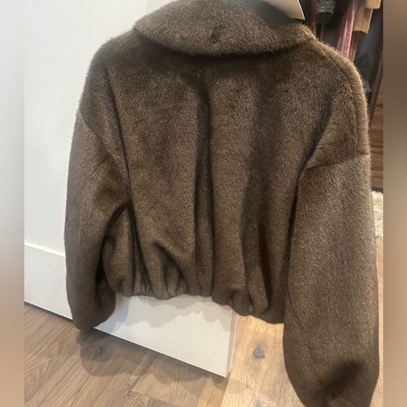 A.L.C. Faux Fur Cropped Esme Jacket - XS NWT Sold Out - Picture 3 of 6